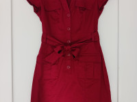 H&M tummanpunainen mekko
