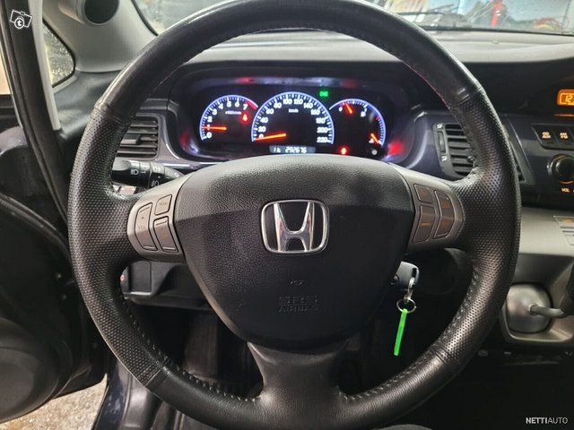 Honda FR-V 17