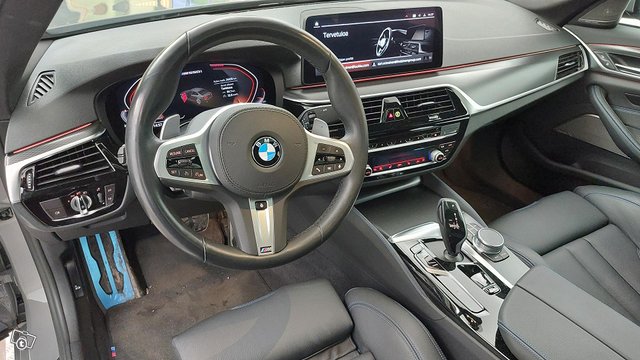 BMW M550i 11
