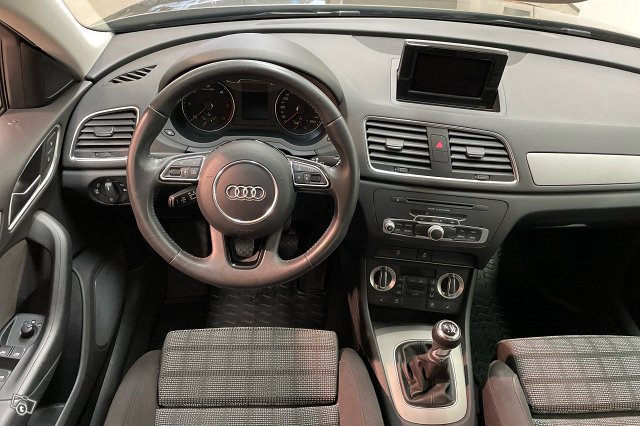 Audi Q3 8