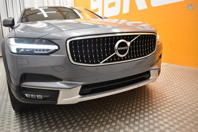 Volvo V90 Cross Country 10