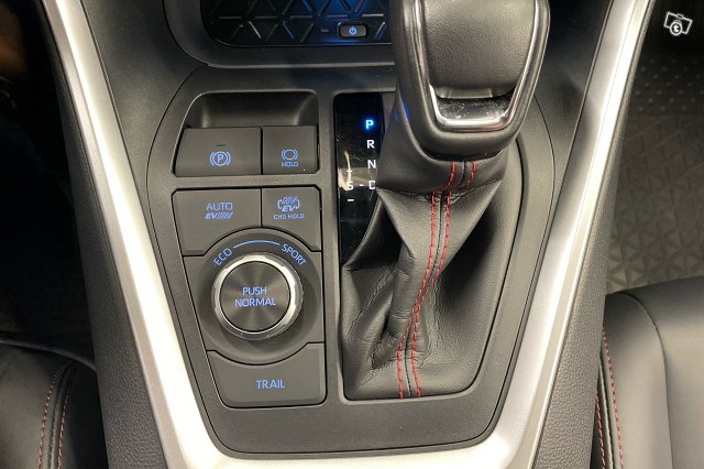Toyota RAV4 Plug-in 18