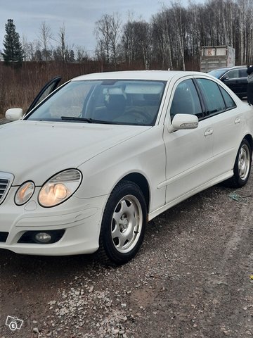 Mercedes-Benz E 200 1