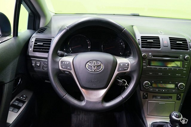 Toyota Avensis 15