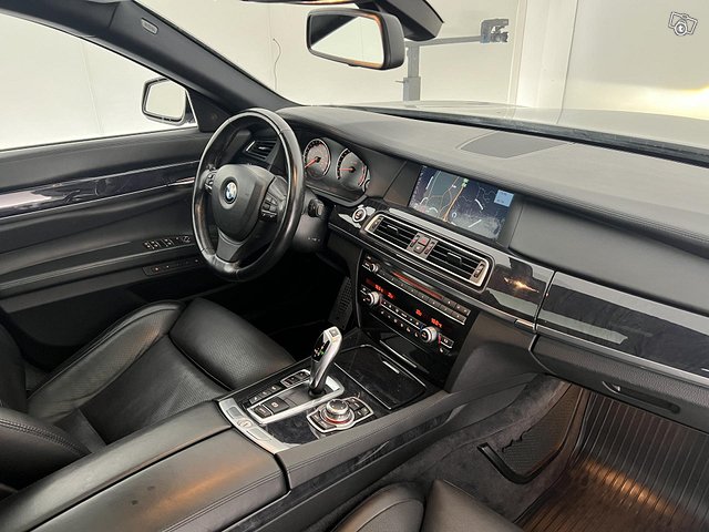 BMW 750 9