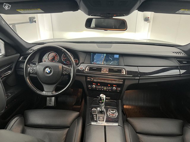 BMW 750 11