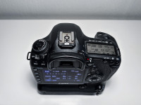 Canon EOS 5D MKIII -runko akkukahvalla