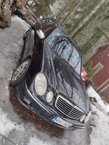 Mercedes-Benz E 270 1