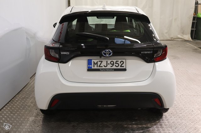 Toyota Yaris 5