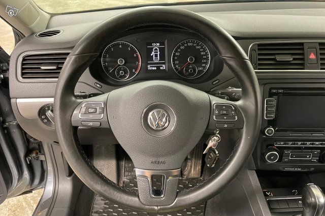 Volkswagen Jetta 12