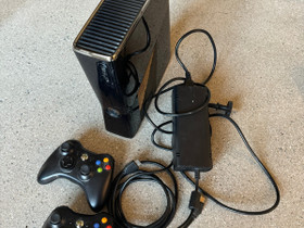 Xbox360 ja kaksi ohjainta, Pelikonsolit ja pelaaminen, Viihde-elektroniikka, Oulu, Tori.fi