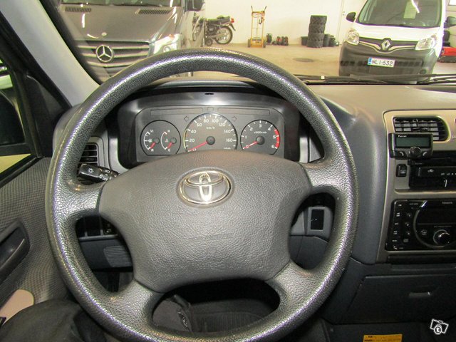 Toyota Hiace 7