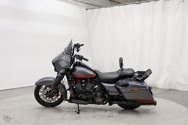 Harley-Davidson CVO 6