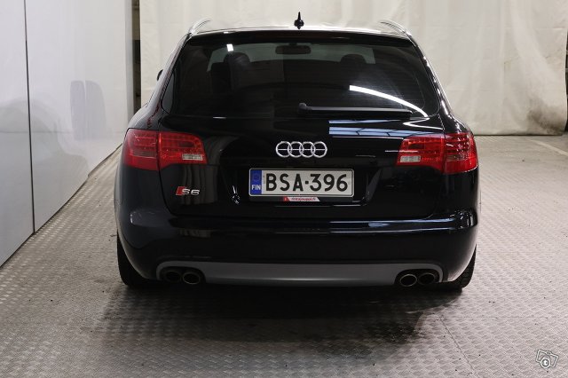 Audi S6 4
