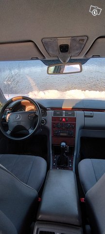 Mercedes-Benz E 200 8