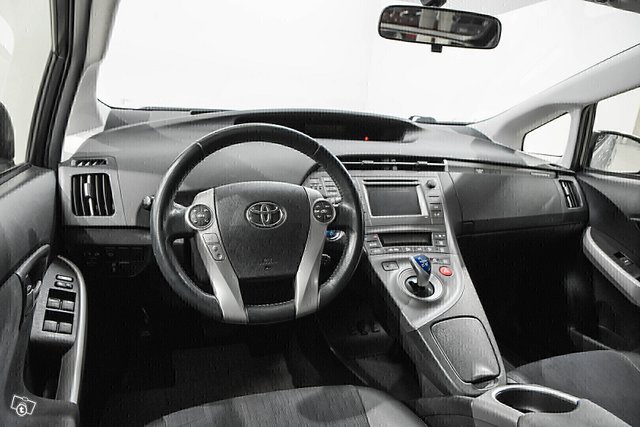 Toyota Prius PHEV 10