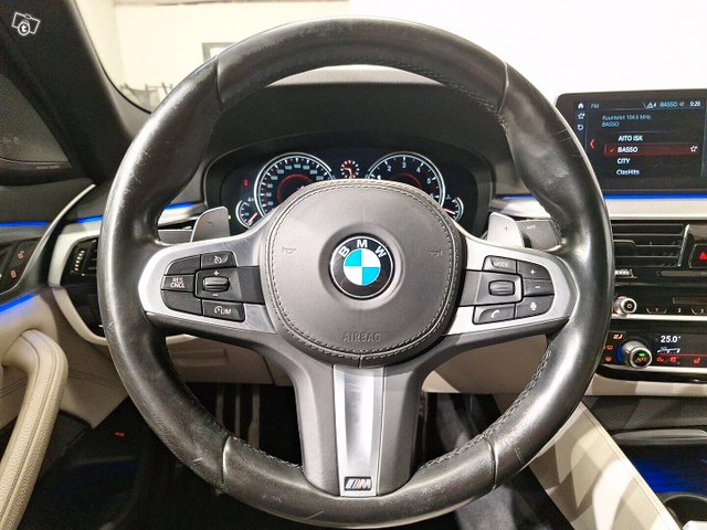 BMW M550i 9