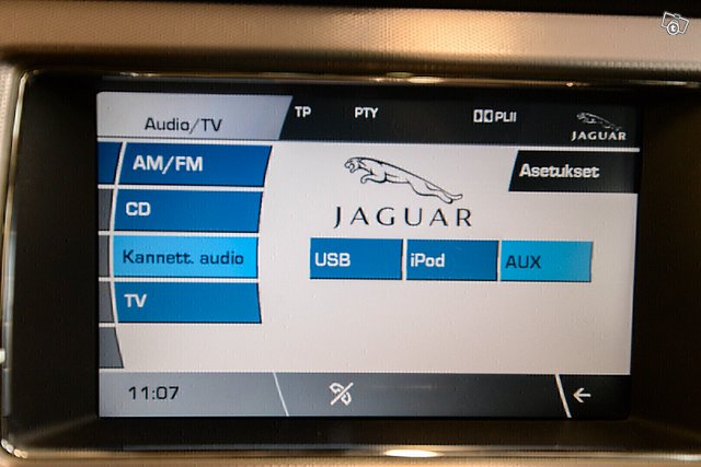 Jaguar XF 22