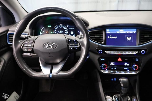 Hyundai Ioniq Hybrid 10