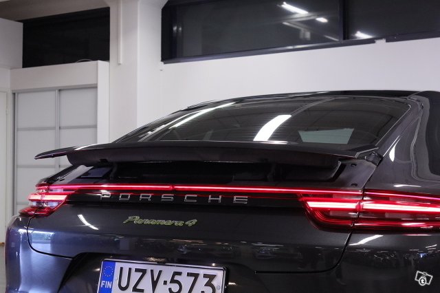 Porsche Panamera 10