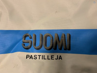 Vintage Suomi-pastilleja reppu