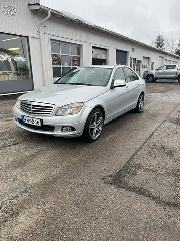 Mercedes-Benz C 320 2