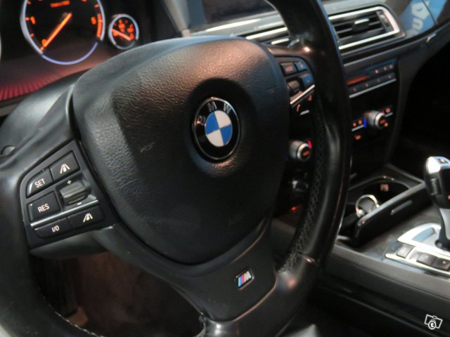 BMW 740 6