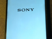 Sony Xperia Z5 Dual-Sim+orig. kuulokkeet ja laturi+Wawe nahkalompakko.Kuin uusi