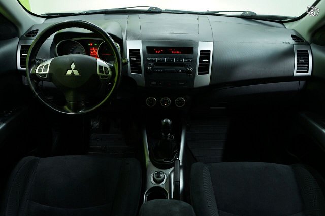 Mitsubishi Outlander 8