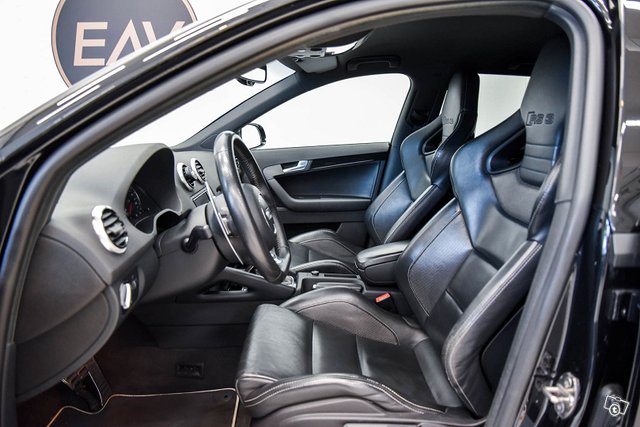 Audi RS3 4