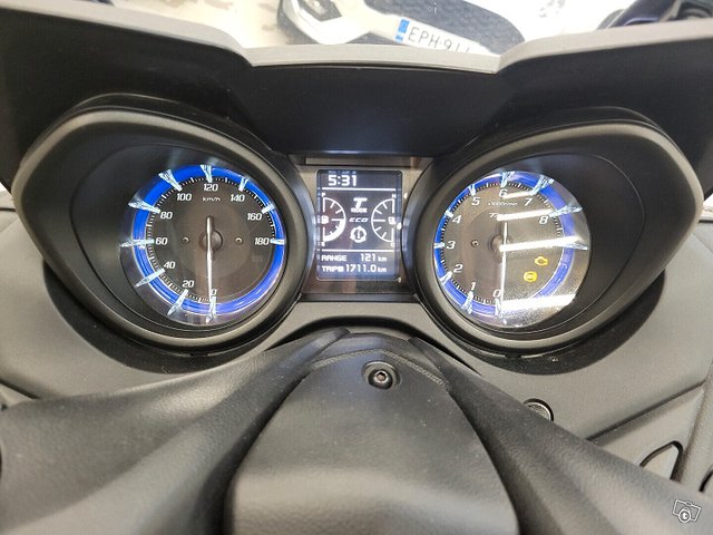 Yamaha T-Max 11