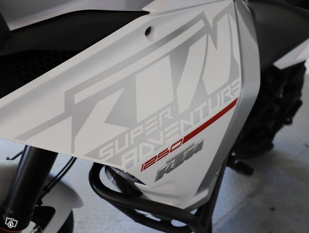 KTM 1290 Super Adventure T 10