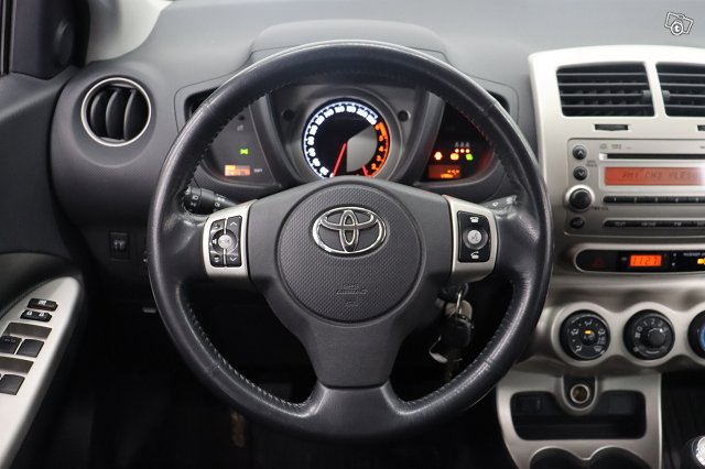 Toyota Urban Cruiser 18