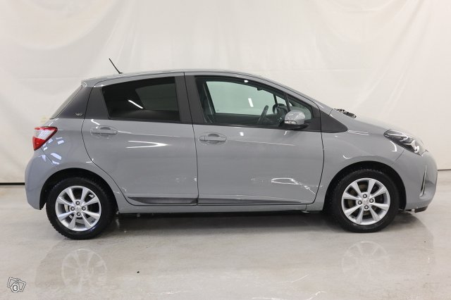 Toyota Yaris 6