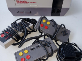 Nintendo 8-bit ja kolme ohjainta, Pelikonsolit ja pelaaminen, Viihde-elektroniikka, Oulu, Tori.fi