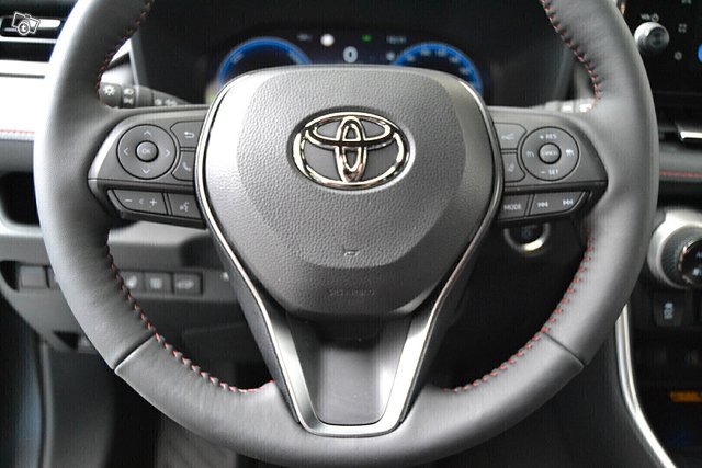 Toyota RAV4 Plug-in 14