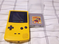 Game Boy Color + Peli