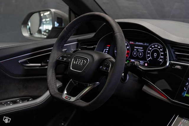 Audi RS Q8 10
