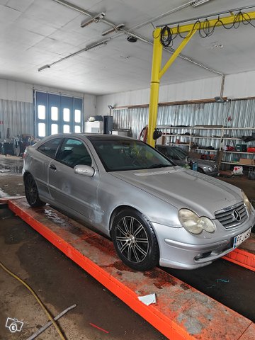 Mercedes-Benz C-sarja 4