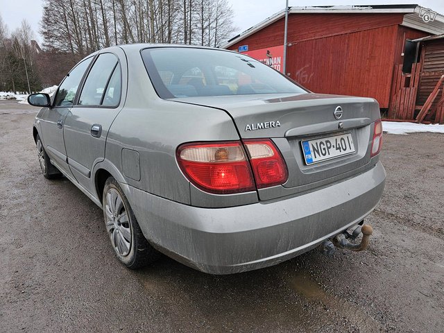 Nissan Almera 4