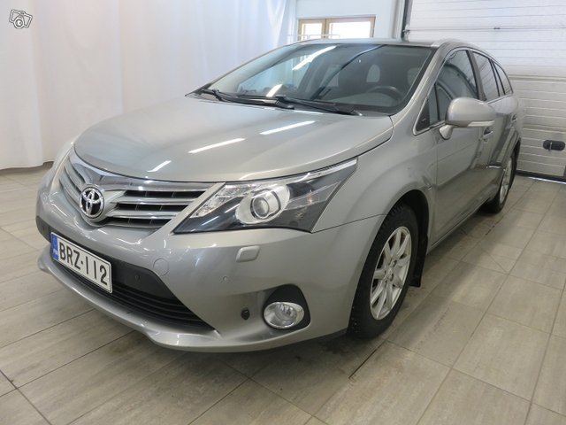 TOYOTA Avensis 3