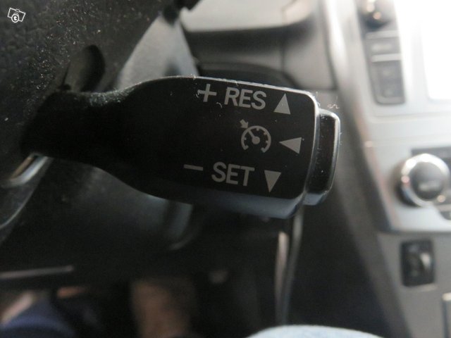 TOYOTA Avensis 5