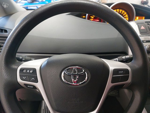 Toyota Verso 13