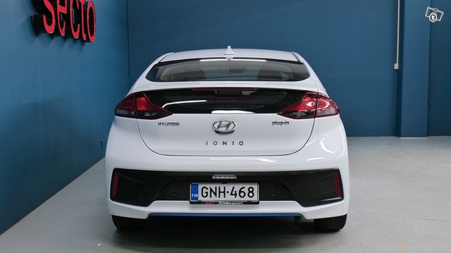 Hyundai IONIQ PLUG-IN 3