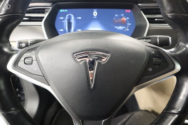 Tesla Model S 14