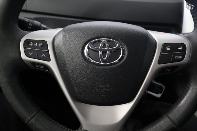 Toyota Verso 18