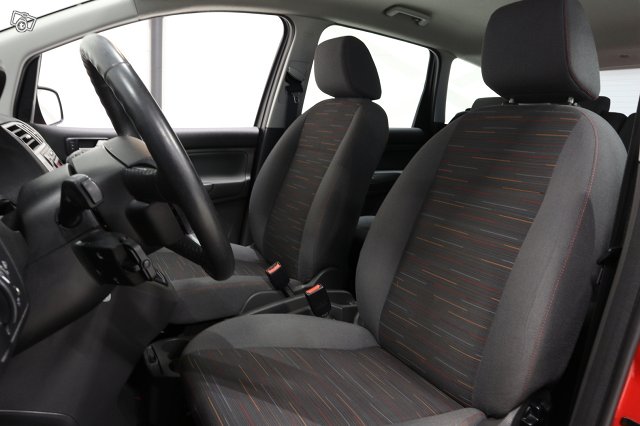 Ford C-Max 10