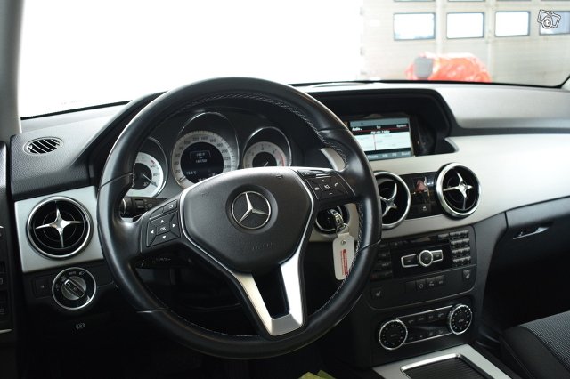Mercedes-Benz GLK 11