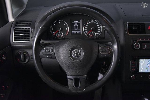 Volkswagen Touran 23