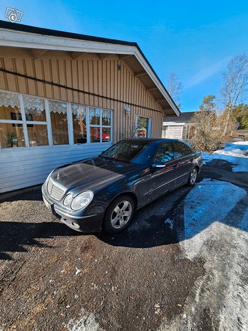 Mercedes-Benz E 220 2